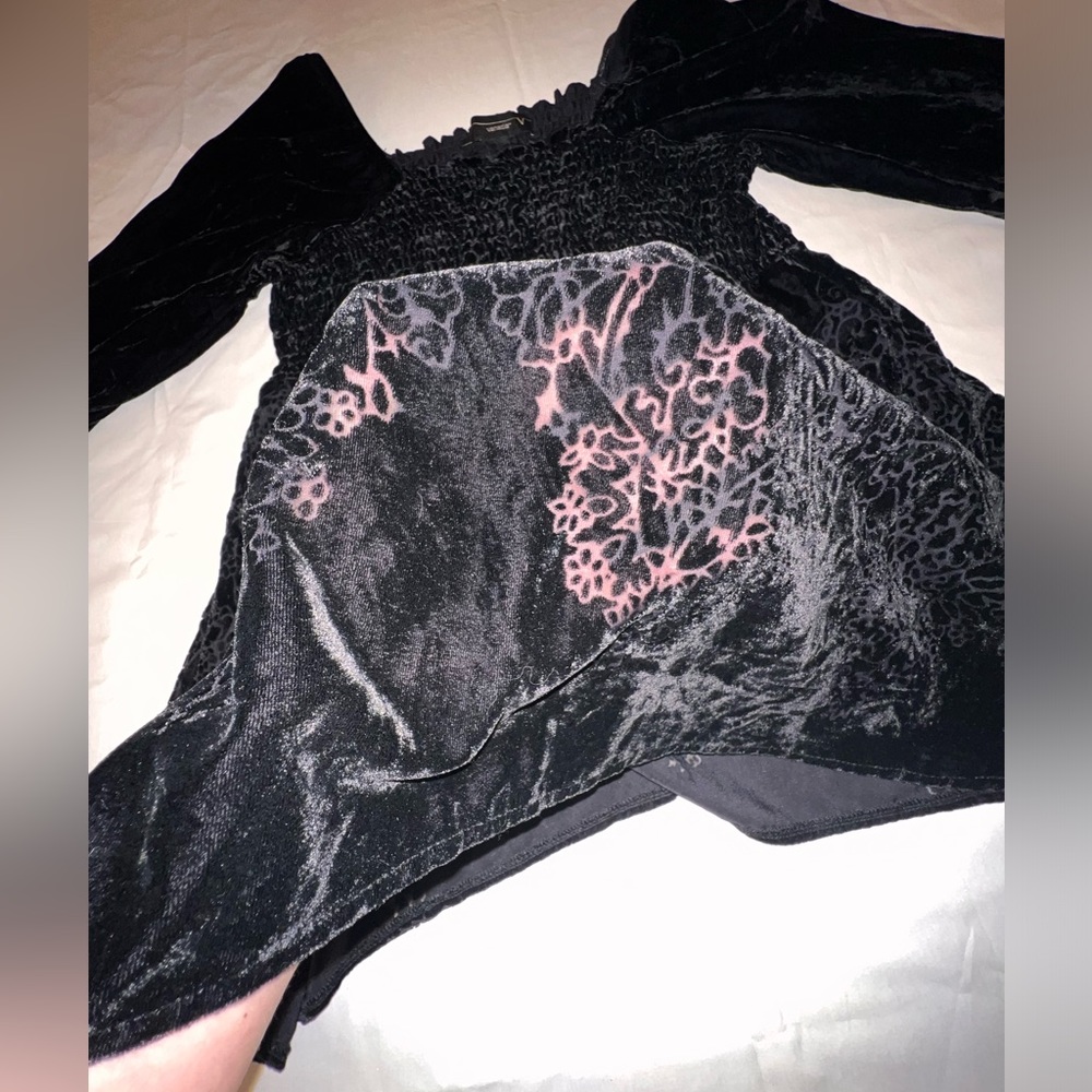 Venezia black velvet pullover. Size 18-20. - Picture 6 of 6